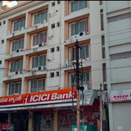 Oyo Flagship Santhi Grand 호텔 비자야와다 외부 사진